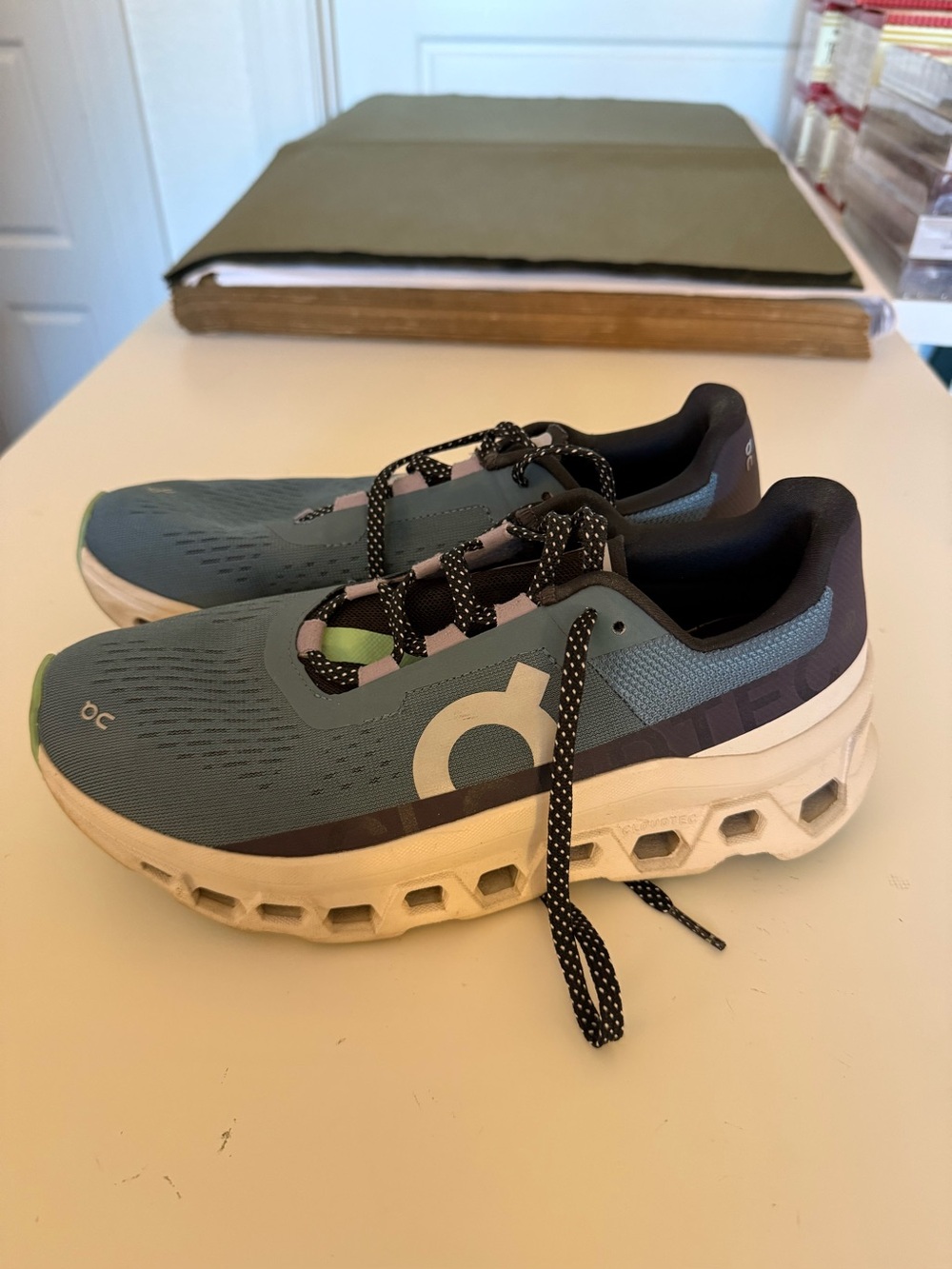 On Running Running Monster Blue Running Shoes sz 9.5 women’s